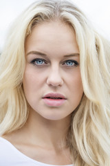 Naklejka premium Blond girl outdoor portrait