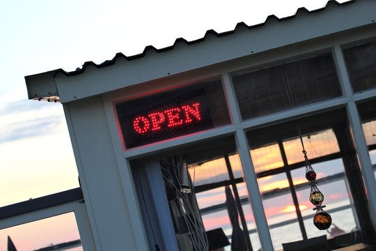 geöffnete Strandbar