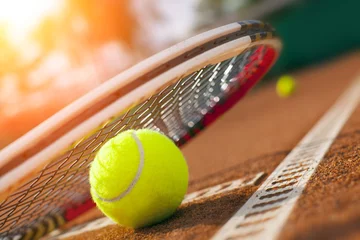Fotobehang tennisbal op een tennisbaan © Mikael Damkier
