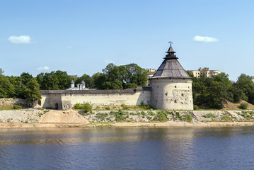 Fototapeta na wymiar Pskov Kremlin wall