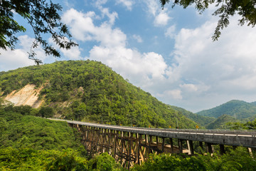Fototapeta na wymiar bridge in Petchabun
