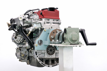 自動車のエンジン