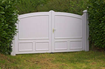 Modernes weißes PVC Tor