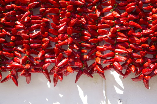 piments sur mur