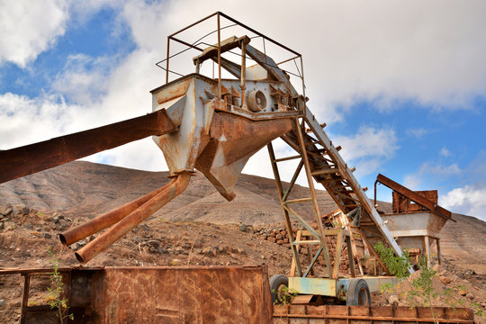 cantera abandonada en el desierto de lanzarote