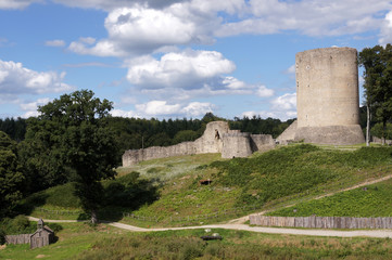 Fototapeta na wymiar Tour de Bridiers et ses anciennes fortifications