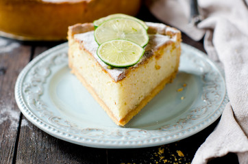 Tart with cream and lime