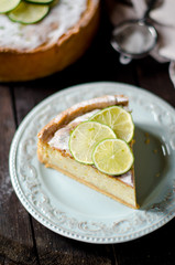 Tart with cream and lime