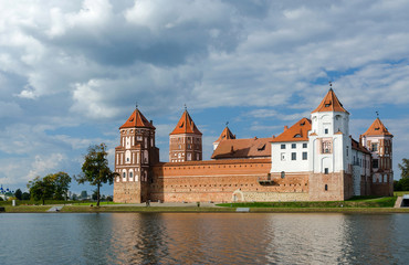 Fototapeta premium Belarus, Mir Castle, a beautiful view from the lake