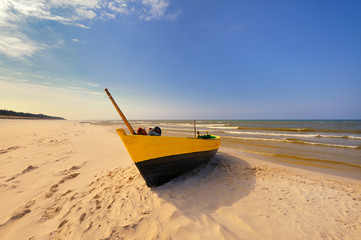 Morze,  łódż rybacka na plaży
