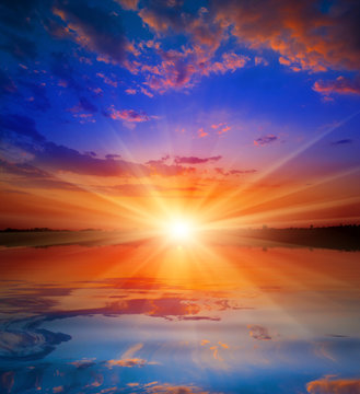 Fototapeta sunset over water