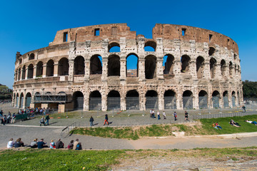 Fototapeta premium Famous colosseum on bright summer day