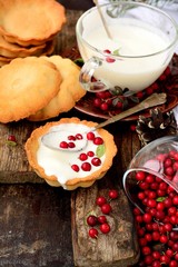 cranberries tart with white chocolate mousse