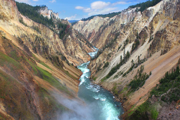 Fototapeta na wymiar Yellowstone - Grand Canyon / Yellowstone River