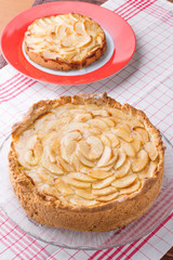 Torta casalinga di mele con crema pasticcera