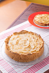 Torta casalinga di mele con crema pasticcera