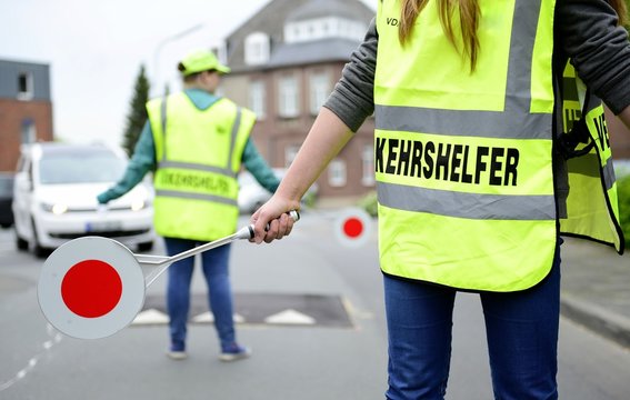 Sch&uuml;lerlotse sichert Schulweg