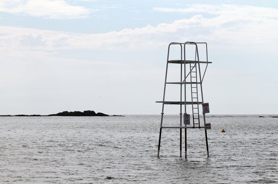 Plongeoir sur la plage de Boisvinet