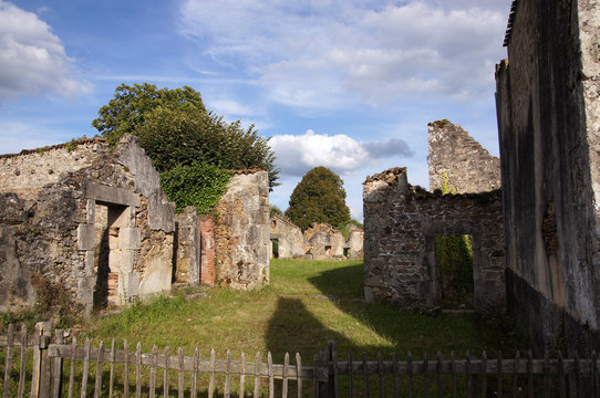 Ruine de maison du village martyr d'Oradour-sur-glane