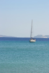 Obraz premium Sailing yacht in sea