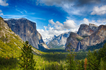 Tunnel View - 70120731
