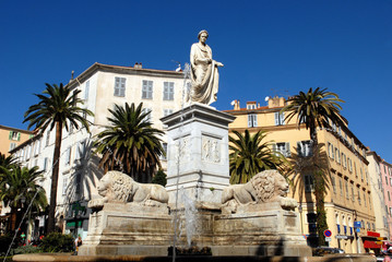 Fontaine des quatre lions et statue du 1er Consul
