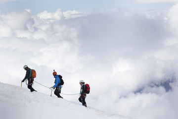 alpinisti in cordata sul Monte Bianco