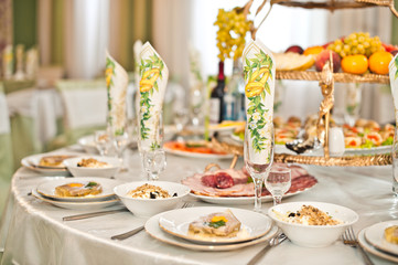 Laid the table 733.