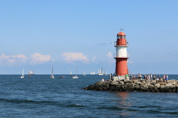 Roter Leuchtturm in Rostock Warnemünde