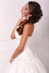 Naklejka na ściany i meble elegant bride with dark hair in wedding dress