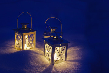 Fototapeta na wymiar Beautiful lanterns on snow