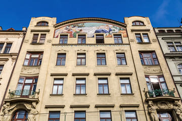 Fototapeta na wymiar historisches Jugendstilgebäude in Prag