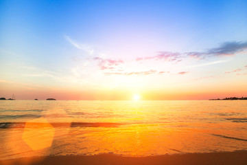 Fototapeta na wymiar Amazing sunset on the sea beach.