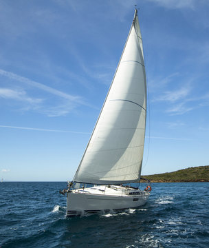 Fototapeta Luxury yacht at ocean race. Sailing regatta. Romantic trip.