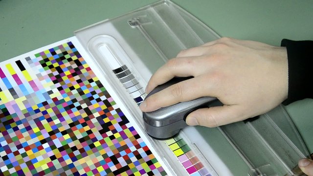 spectrophotometer measurement of color patches in prepress