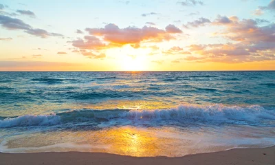 Papier Peint photo Amérique centrale Lever du soleil sur l& 39 océan à Miami Beach, en Floride.