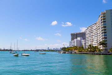 Obraz premium Miami city skyline from the waters of Miami Beach.