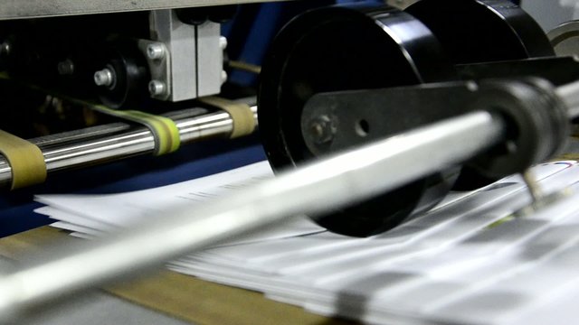 Conveyor of offset web hit-set printing roto press