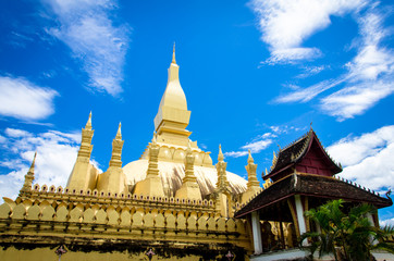 Fototapeta na wymiar The golden pagoda wat Phra That Luang in Vientiane.