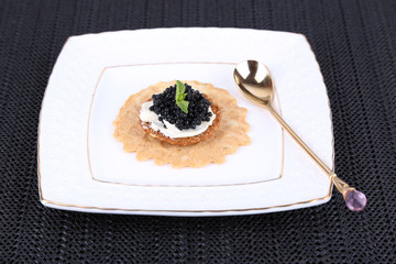 Black caviar with crispy bread