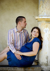 Obraz na płótnie Canvas Happy pregnant couple