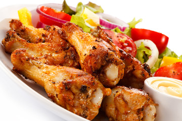 Grilled chicken nuggets and vegetables