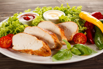 Roast chicken fillet and vegetables