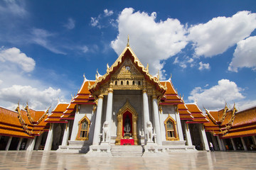 Fototapeta na wymiar Wat Benchamabophit Buddhist Temple