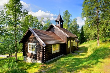Norwegia , mały wiejski kosciół, krajobraz wiejski