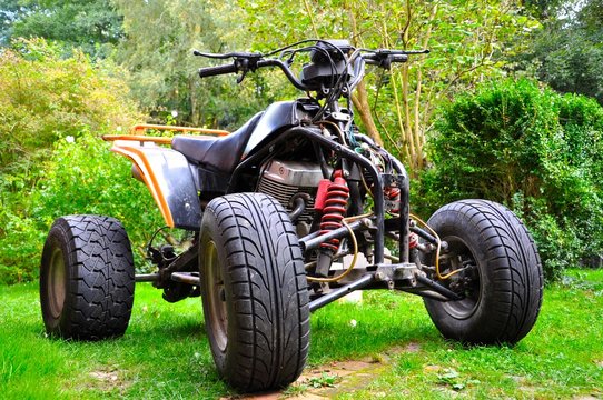 Quad im Gr&uuml;nen