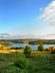 Krajobraz wiejski, wiosna nad jeziorem © janmiko