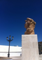 Statue auf der Promenade in Cadiz