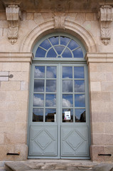 Porte du musée des beaux-arts - palais de l'évêché - Limoges