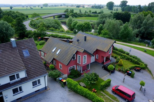 Eigenheim auf dem Land aus der Luft